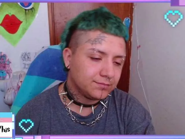 Live sex webcam photo for kingkevint2m #290380856