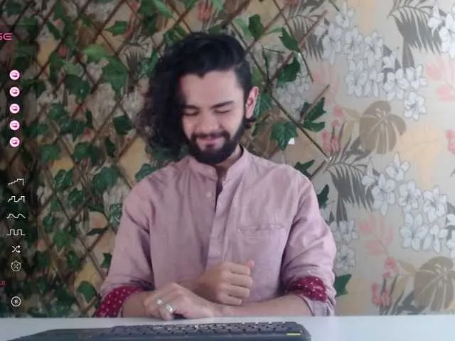 Live sex webcam photo for kingtarvos #276904299