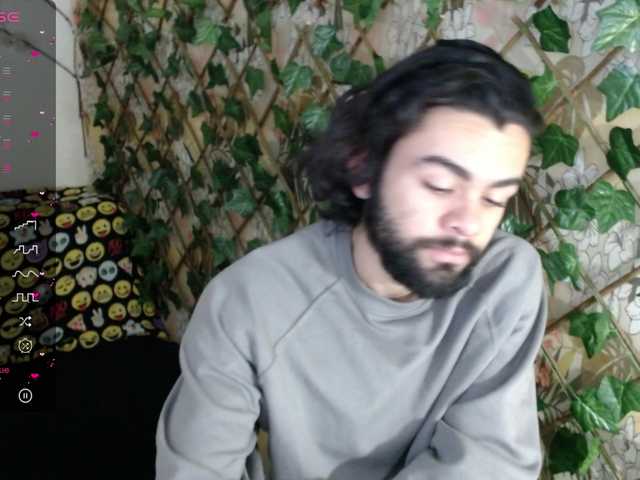 Live sex webcam photo for kingtarvos #276975345