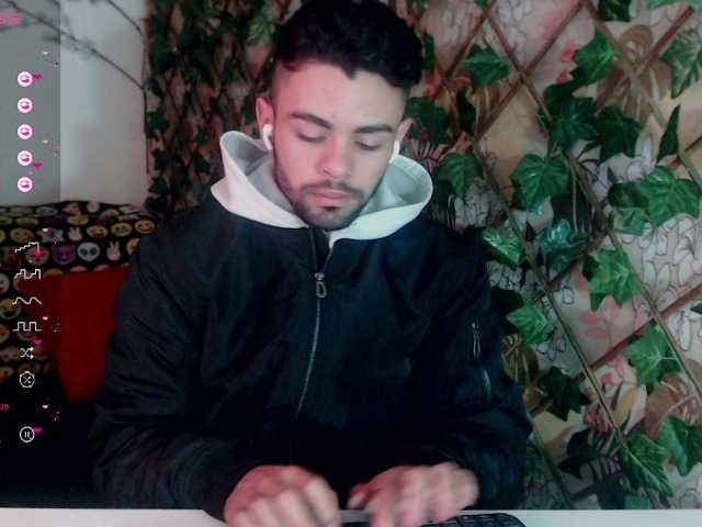 Live sex webcam photo for kingtarvos #277052660