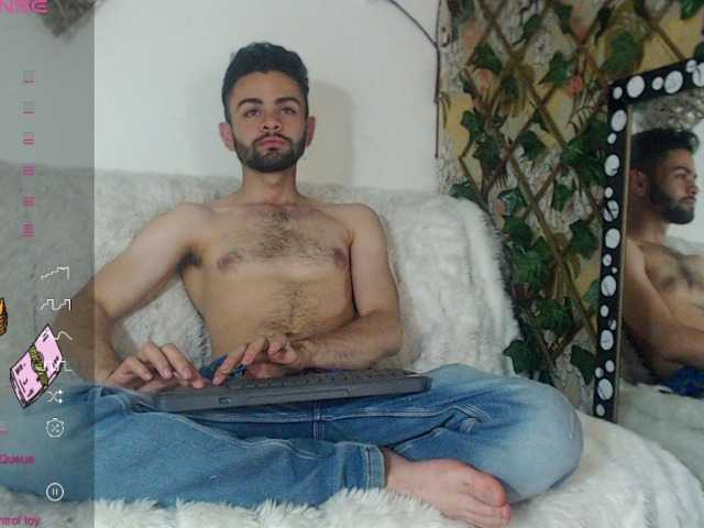 Live sex webcam photo for kingtarvos #277085264