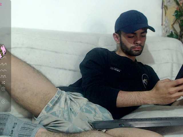 Live sex webcam photo for kingtarvos #277159899