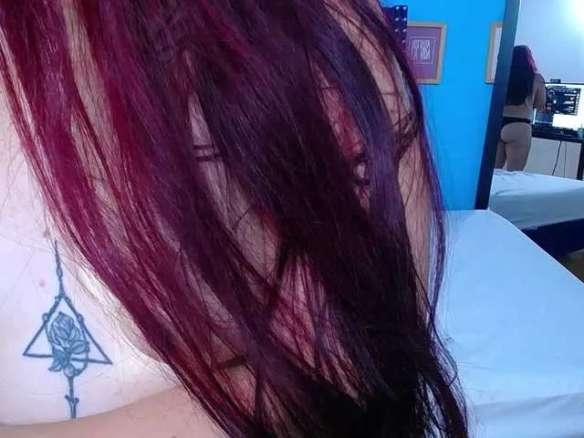 Live sex webcam photo for kinky-redhead18 #290362249