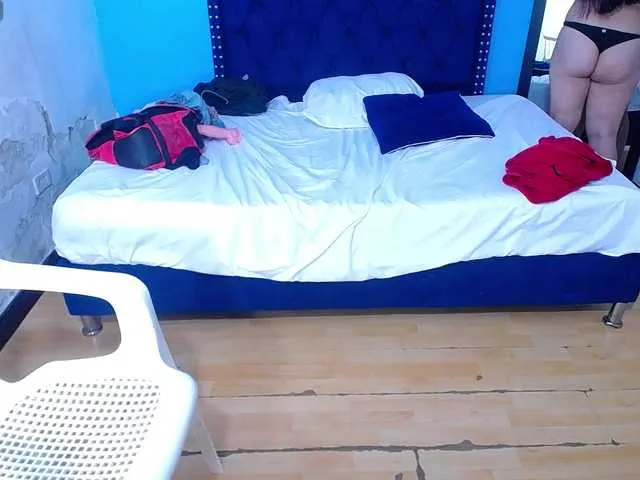 Live sex webcam photo for kinky-redhead18 #290623629