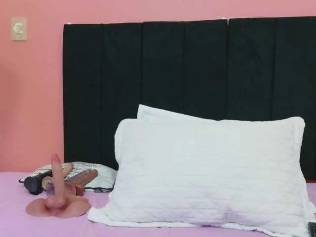Live sex webcam photo for kinkyhousewifee #293494805