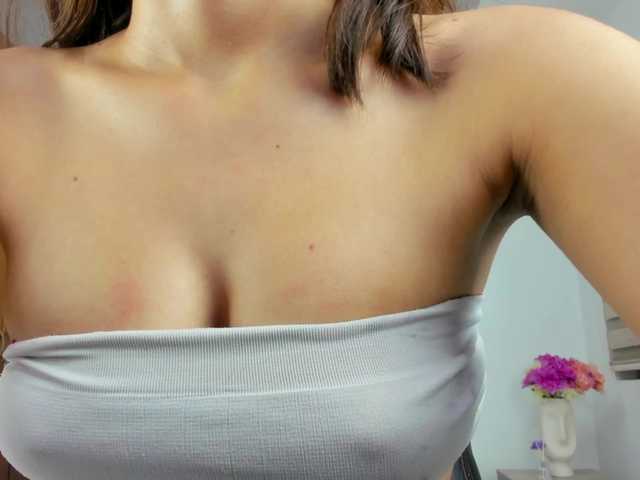 Live sex webcam photo for kira-rodriguez #277877643