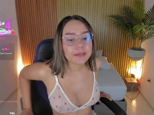 Live sex webcam photo for kira-rodriguez #291047302