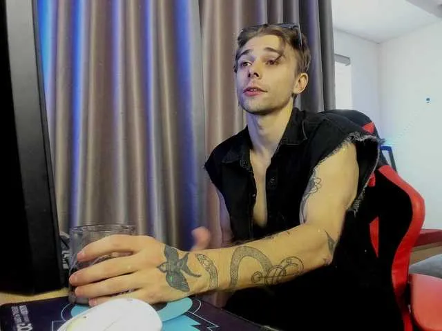 Live sex webcam photo for kiraandsam #291600791