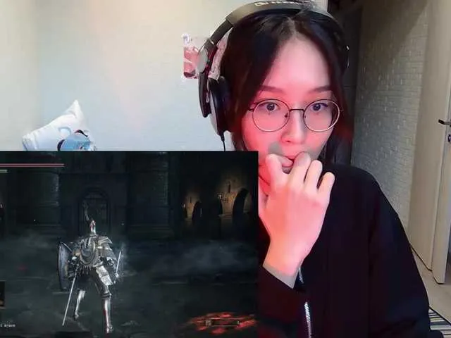 Live sex webcam photo for kisik258 #276331184