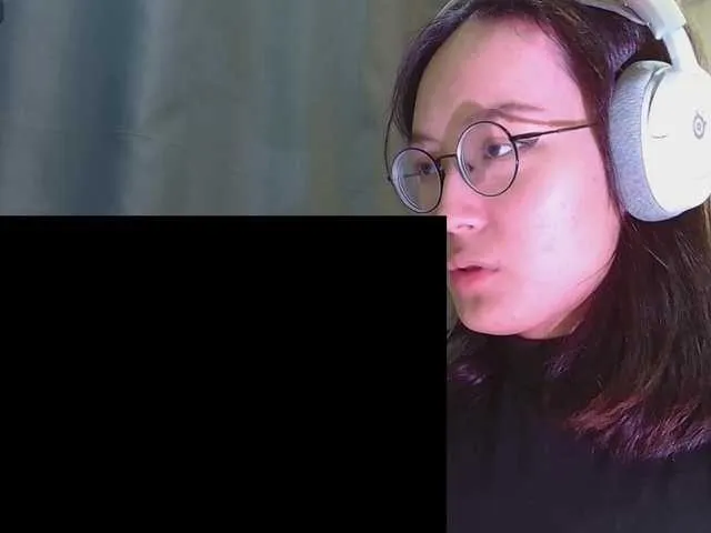 Live sex webcam photo for kisik258 #277509396