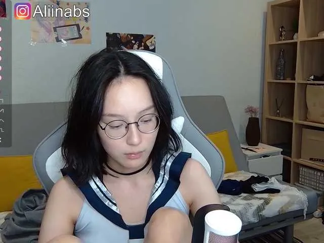 Live sex webcam photo for kisik258 #277992400