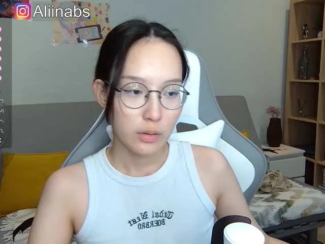 Live sex webcam photo for kisik258 #277993963