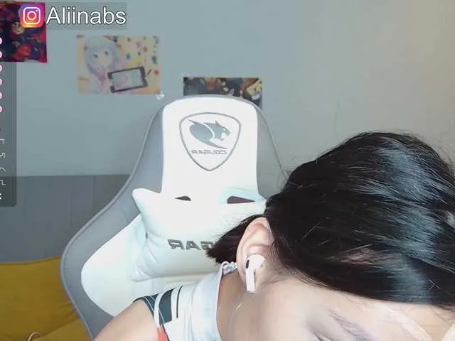 Live sex webcam photo for kisik258 #283004816