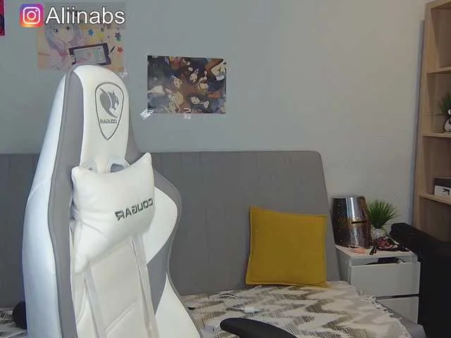 Live sex webcam photo for kisik258 #288693626