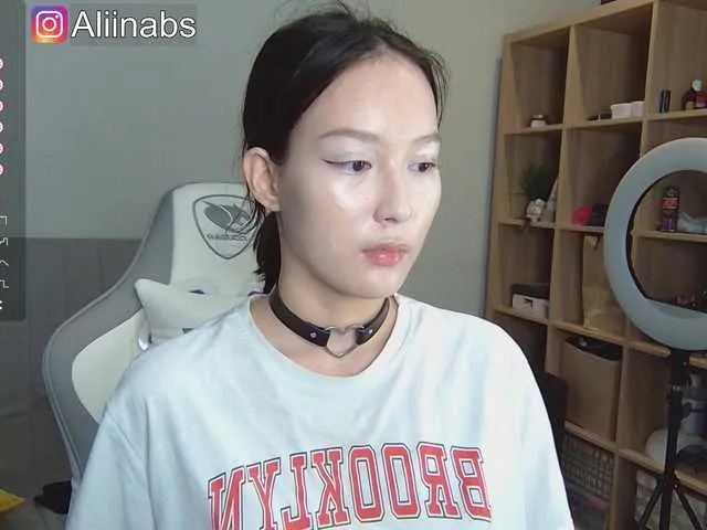 Live sex webcam photo for kisik258 #289794483