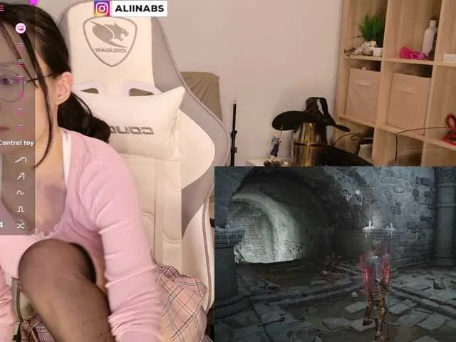 Live sex webcam photo for kisik258 #290294331