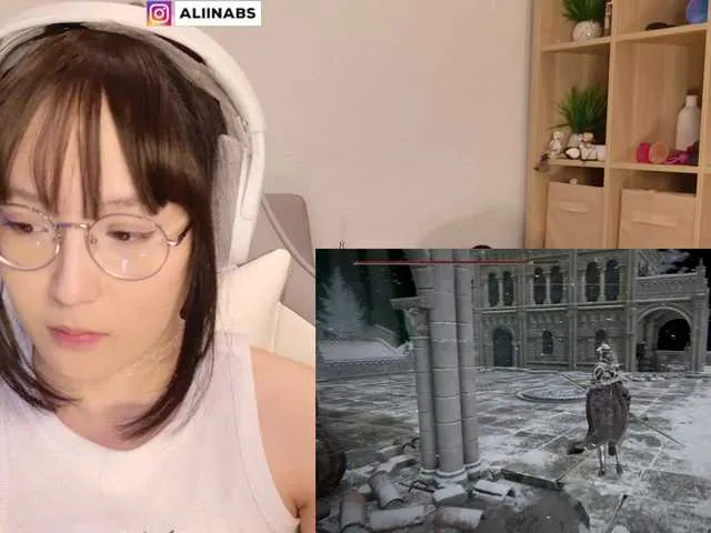 Live sex webcam photo for kisik258 #290380358