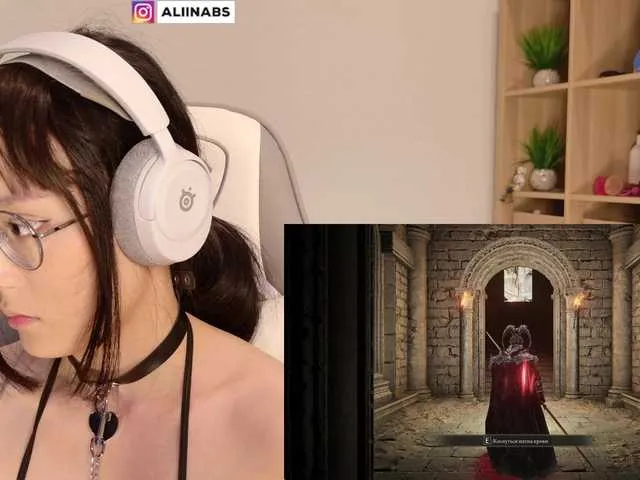 Live sex webcam photo for kisik258 #290385713