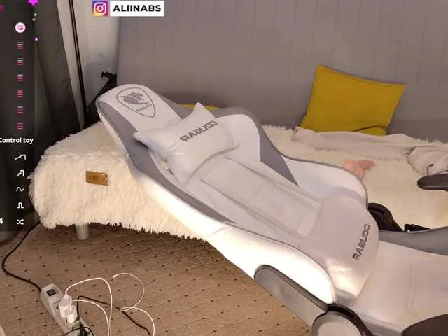 Live sex webcam photo for kisik258 #290434477