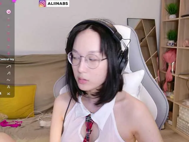 Live sex webcam photo for kisik258 #290715809