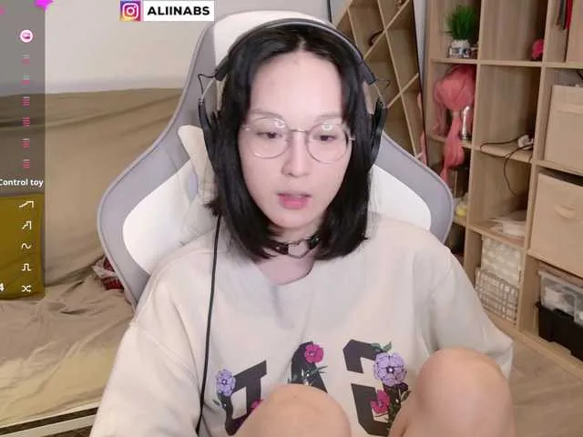 Live sex webcam photo for kisik258 #290721578