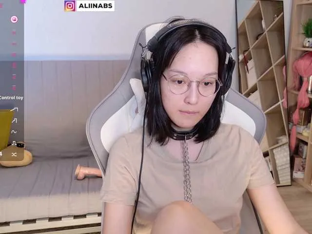 Live sex webcam photo for kisik258 #290763493