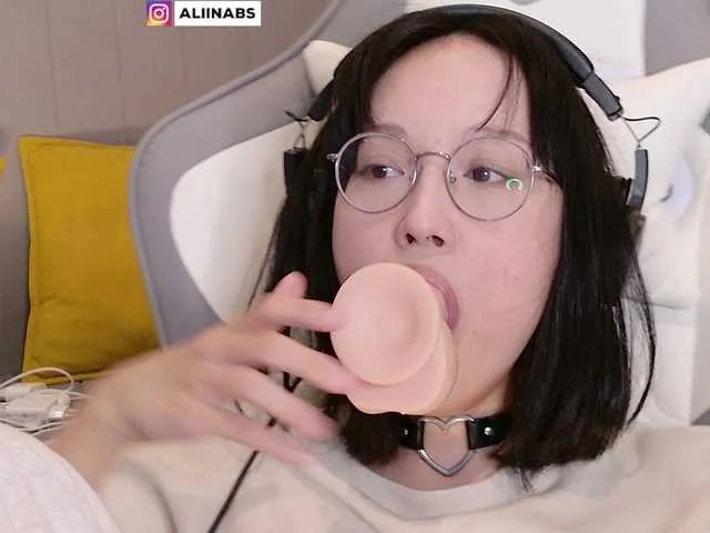 Live sex webcam photo for kisik258 #290767513