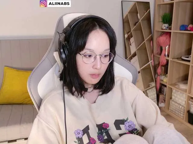 Live sex webcam photo for kisik258 #290776934