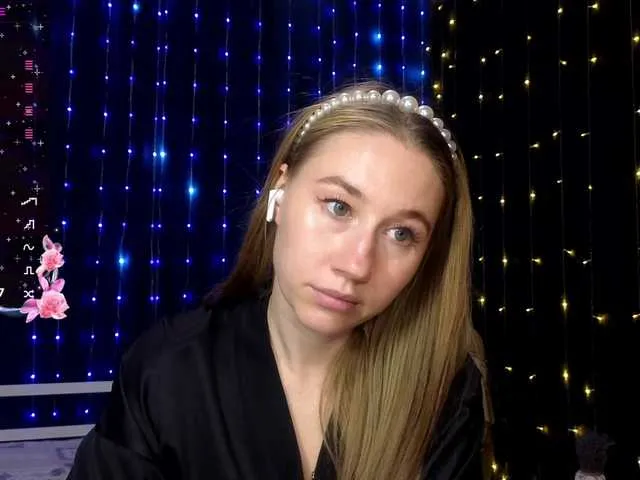 Live sex webcam photo for kiska-wansday07 #291047923