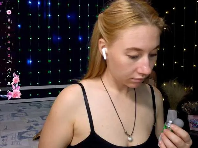 Live sex webcam photo for kiska-wansday07 #291287480