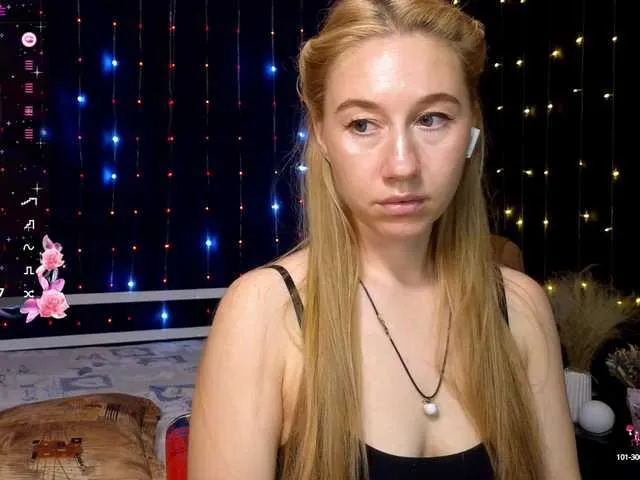 Live sex webcam photo for kiska-wansday07 #291289693