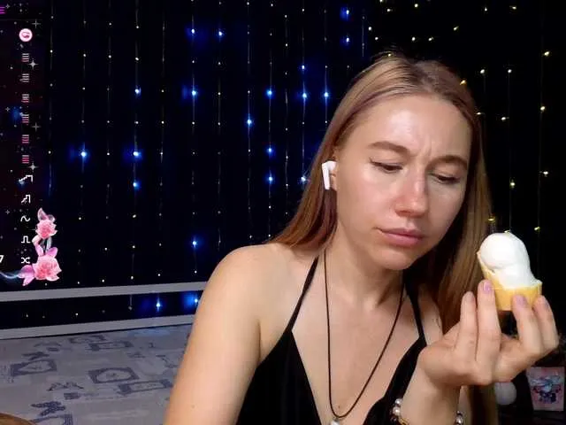 Live sex webcam photo for kiska-wansday07 #291393903