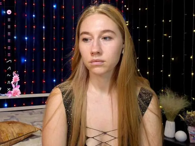 Live sex webcam photo for kiska-wansday07 #291704942