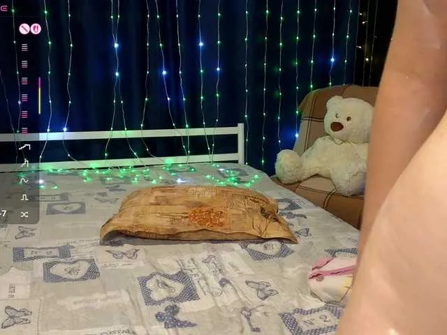 Live sex webcam photo for kiska-wansday07 #291800073