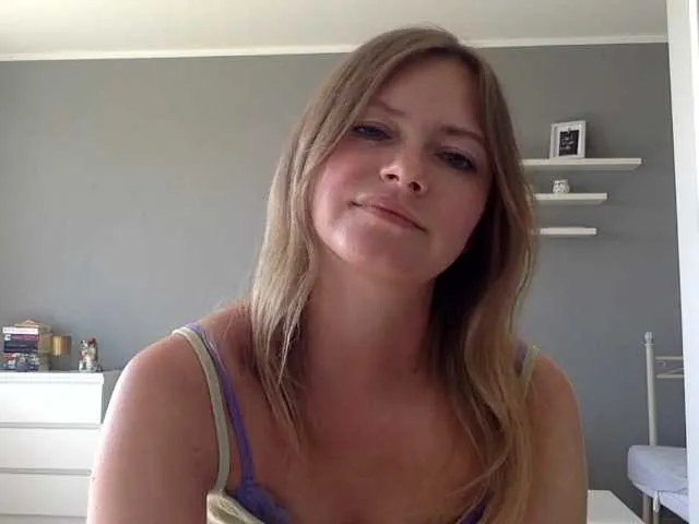 Live sex webcam photo for kissMillie #290806178