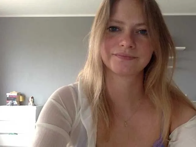 Live sex webcam photo for kissMillie #290868774