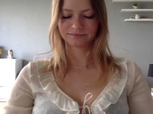 Live sex webcam photo for kissMillie #290914777