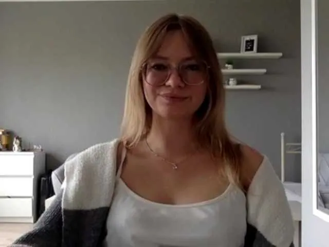Live sex webcam photo for kissMillie #291137935