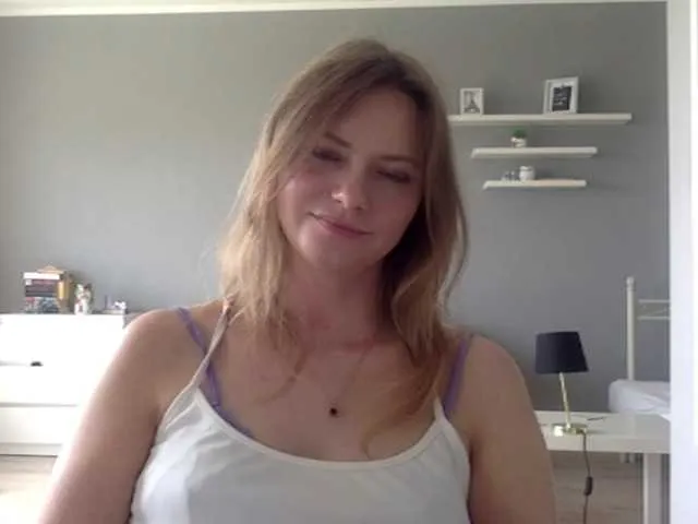 Live sex webcam photo for kissMillie #291252805