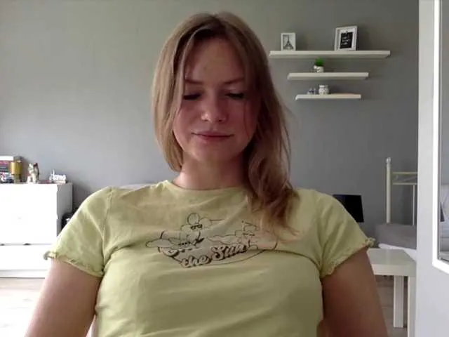 Live sex webcam photo for kissMillie #291424829