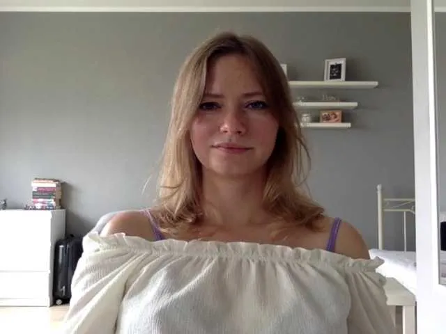 Live sex webcam photo for kissMillie #291534692