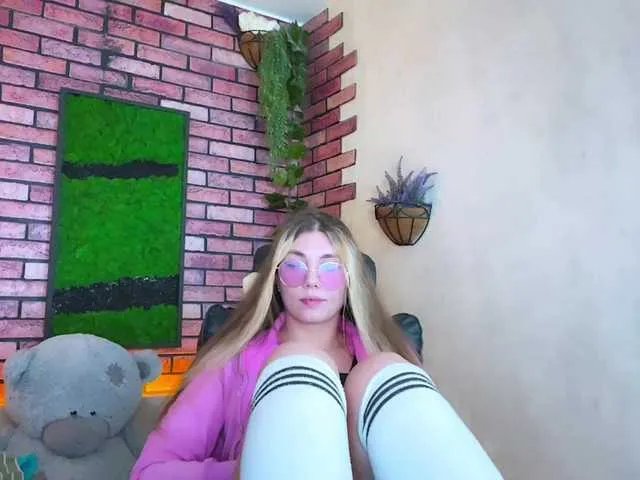 Live sex webcam photo for kisskissssss #290933989