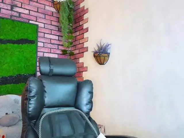 Live sex webcam photo for kisskissssss #290974769