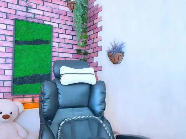 Live sex webcam photo for kisskissssss #291090815