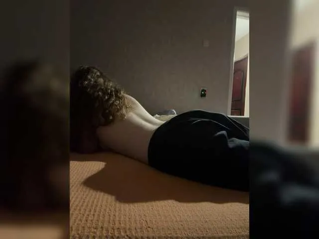 Live sex webcam photo for kisssssesmee #294113306