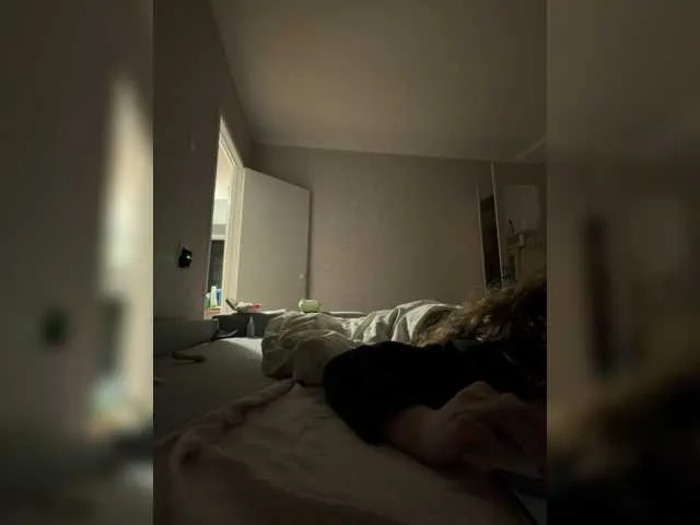 Live sex webcam photo for kisssssesmee #294321214
