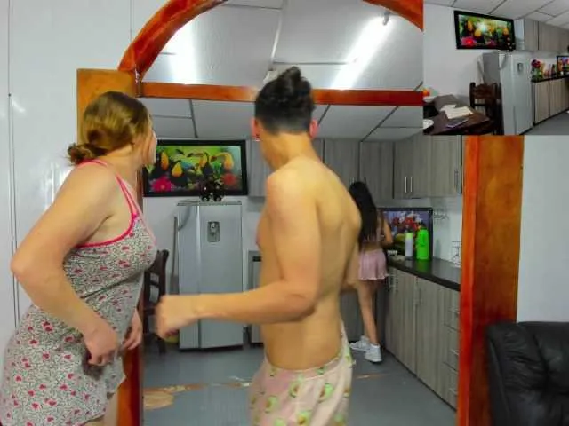 Live sex webcam photo for kitchensex #275653973