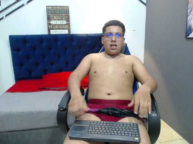 Live sex webcam photo for kyle-Brownn #275528660