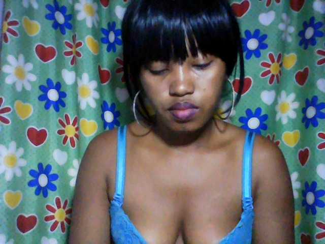 Live sex webcam photo for kylie11 #291714050