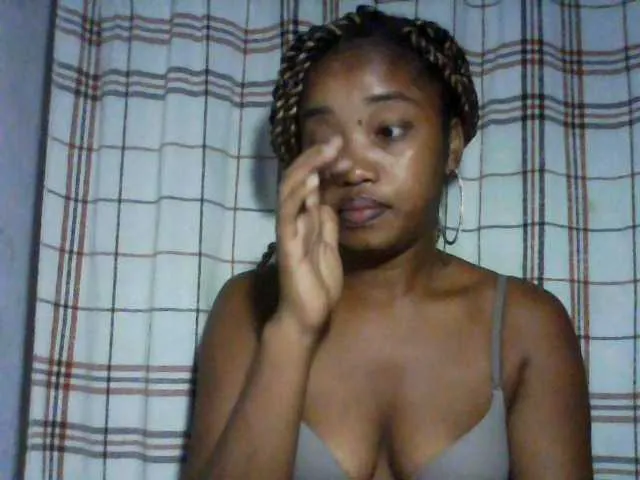 Live sex webcam photo for kylie11 #292681727